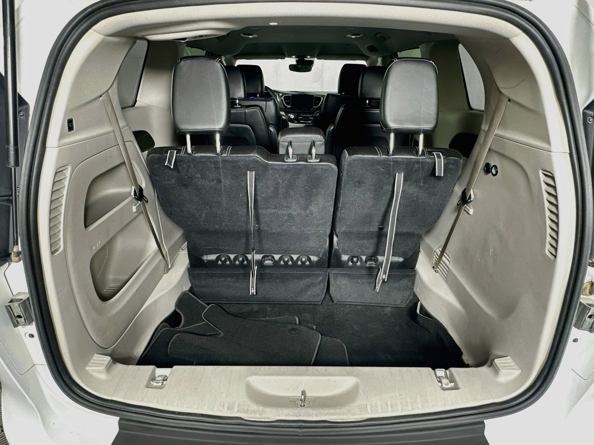 Used 2024 Chrysler Pacifica Touring-L FWD image 28