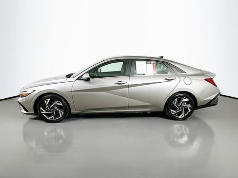 Used 2024 Hyundai Elantra Limited FWD image 5