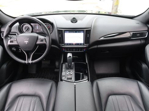 Used 2022 Maserati Levante GT AWD/4WD image 11
