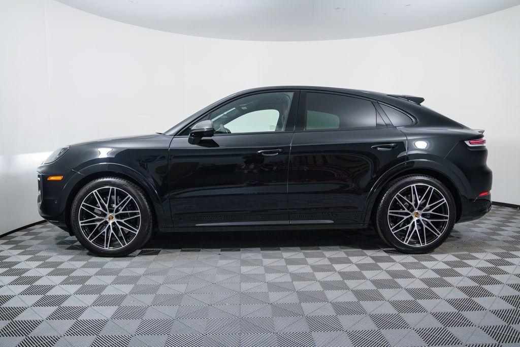 Certified 2026 Porsche Cayenne GTS AWD/4WD image 2