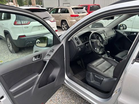 Used 2017 Volkswagen Tiguan S FWD image 12