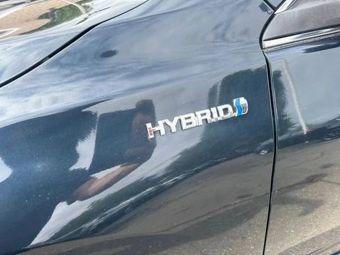Used 2017 Toyota Camry XLE w/ Moonroof Package FWD image 5