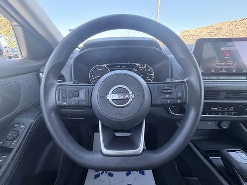 Used 2023 Nissan Rogue SV image 10