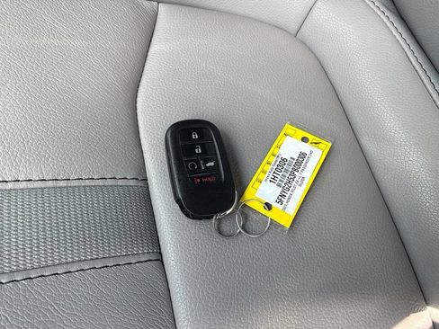 Used 2023 Honda Pilot EX-L image 4