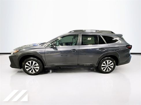 Used 2025 Subaru Outback Premium image 8