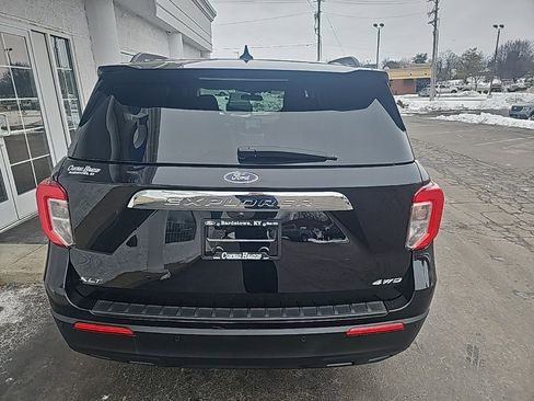 Used 2024 Ford Explorer XLT image 5