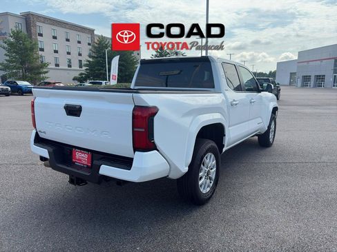 Certified 2025 Toyota Tacoma SR5 AWD/4WD image 5