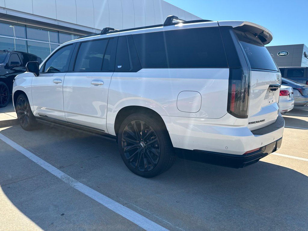 Used 2025 Cadillac Escalade ESV Sport Platinum AWD/4WD image 4