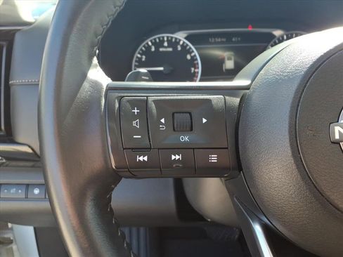 Used 2025 Nissan Pathfinder SV image 13