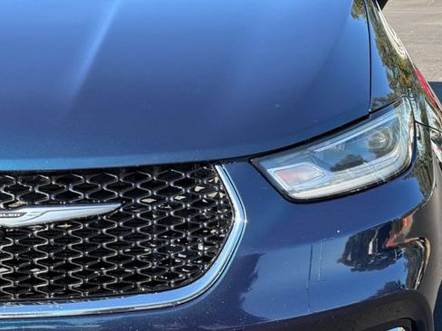 Used 2022 Chrysler Pacifica Touring-L FWD image 52
