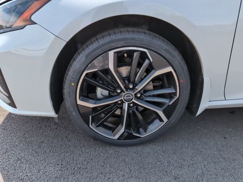 Used 2023 Nissan Altima 2.5 SR w/ SR Premium Package AWD/4WD image 9