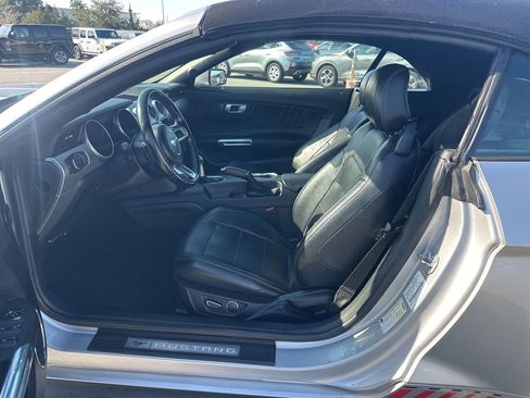 Used 2019 Ford Mustang Premium image 10