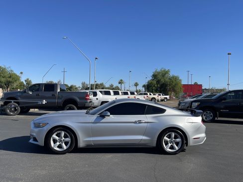Used 2015 Ford Mustang Coupe RWD image 2