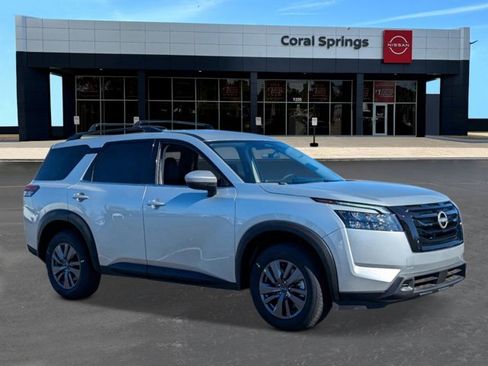 New 2025 Nissan Pathfinder SV w/ Black Appearance Package image 7