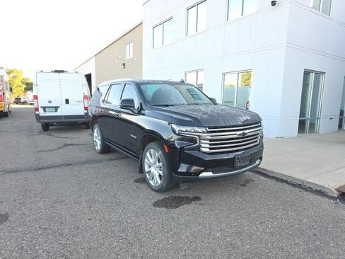 Used 2021 Chevrolet Tahoe High Country w/ Premium Package AWD/4WD image 3
