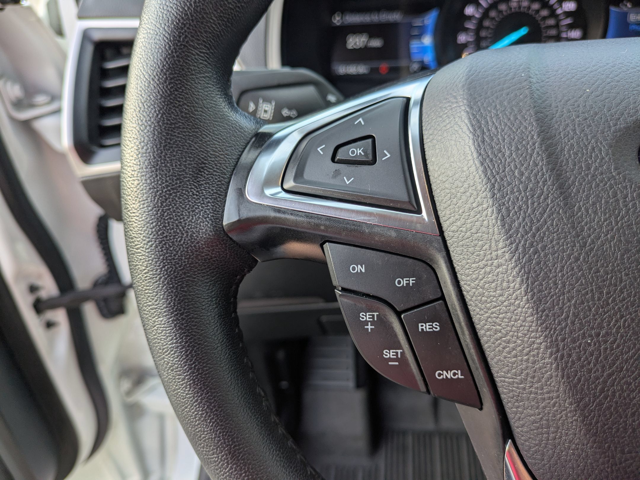 Used 2024 Ford Edge SEL w/ Convenience Package AWD/4WD image 18