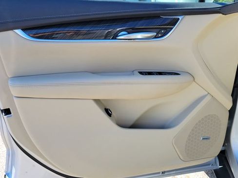 Used 2019 Cadillac XT5 FWD image 19
