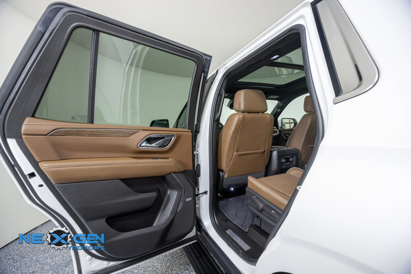Used 2023 Chevrolet Tahoe High Country AWD/4WD image 27
