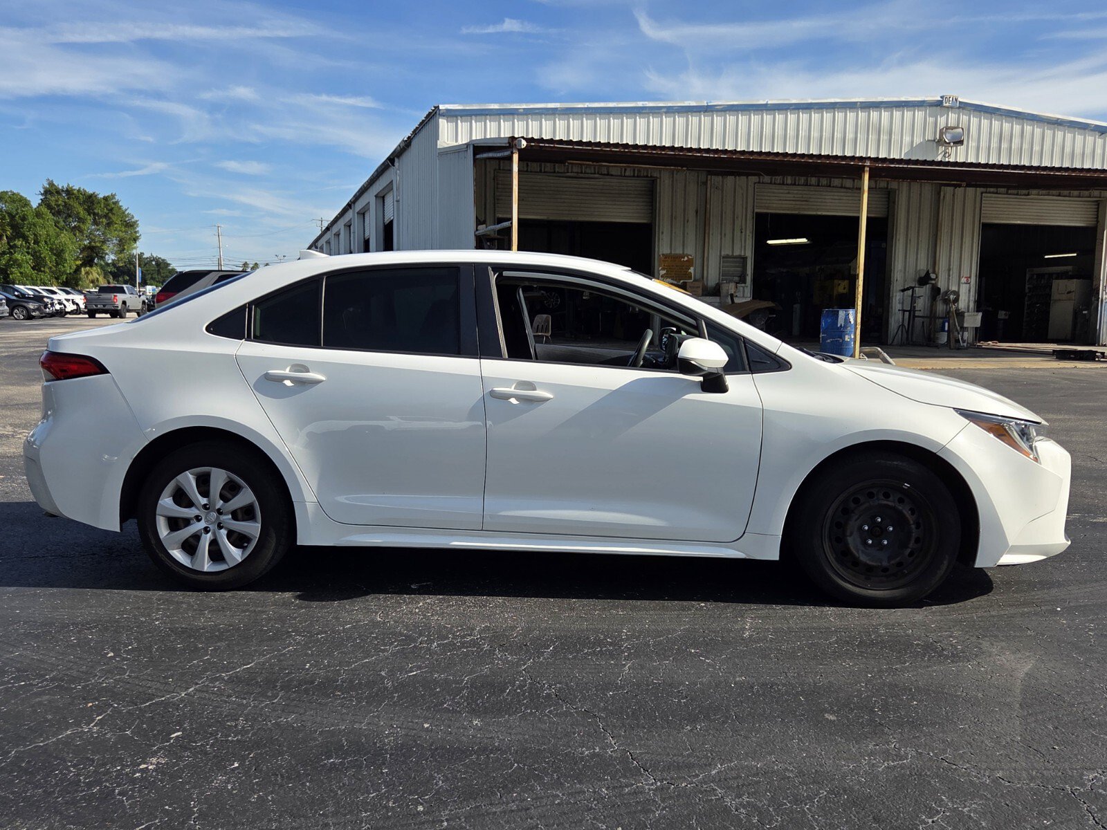 Used 2022 Toyota Corolla LE FWD image 6