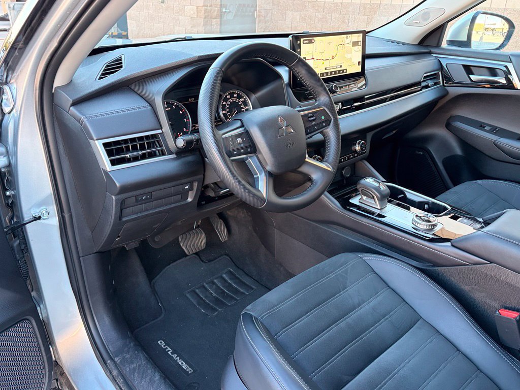 Used 2025 Mitsubishi Outlander SE AWD/4WD image 13