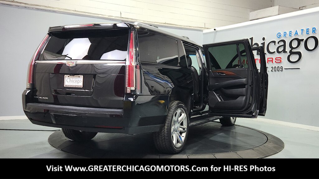 Used 2017 Cadillac Escalade ESV Luxury AWD/4WD image 12