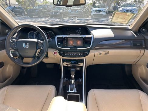 Used 2017 Honda Accord EX-L image 10