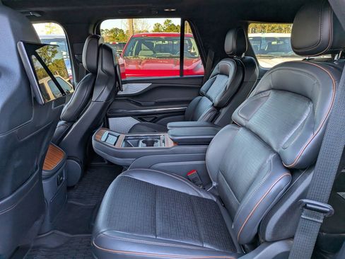 Certified 2025 Lincoln Navigator Black Label image 17
