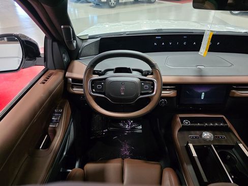New 2026 Lincoln Navigator Reserve image 17