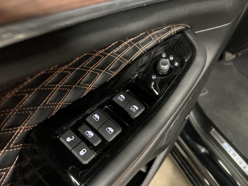 Used 2023 Jeep Grand Cherokee Summit AWD/4WD image 16