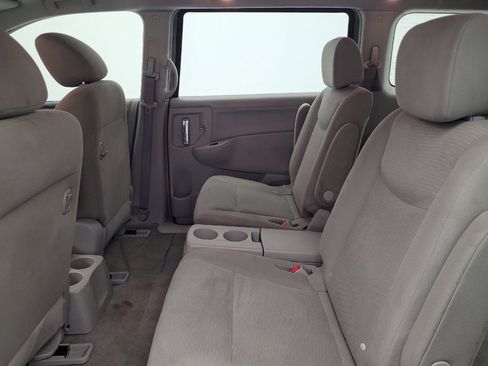 Used 2015 Nissan Quest S FWD image 18