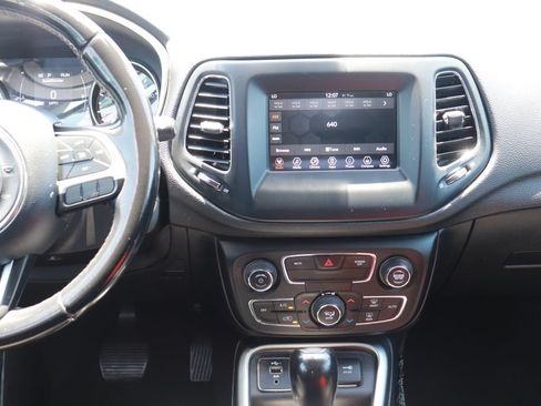 Used 2020 Jeep Compass Latitude FWD image 15