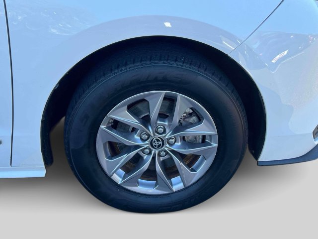 Used 2021 Toyota Sienna LE FWD image 13
