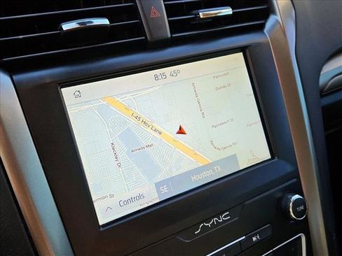 Used 2020 Ford Fusion SE image 12