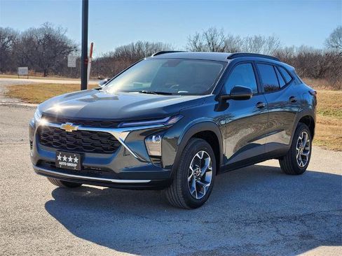 New 2026 Chevrolet Trax LT w/ Driver Confidence Package image 2