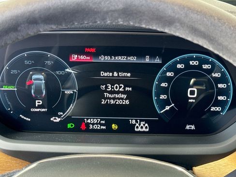 Used 2023 Audi e-tron GT Premium Plus image 11