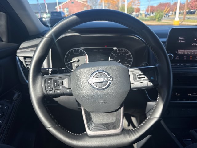 Used 2025 Nissan Rogue SV FWD image 17