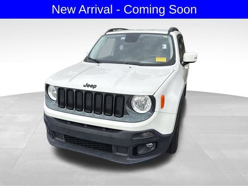 Used 2017 Jeep Renegade Altitude FWD image 2