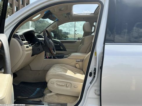 Used 2021 Lexus LX 570 4WD w/ Luxury Package image 8