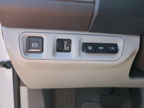 Certified 2023 GMC Acadia SLT w/ Technology Package FWD image 18