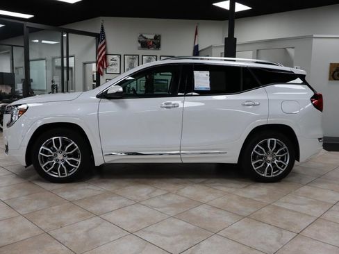 Used 2024 GMC Terrain Denali w/ Denali Premium Package AWD/4WD image 2
