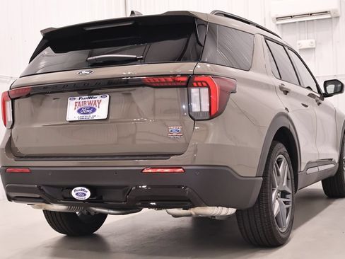 New 2027 Ford Explorer ST-Line w/ Premium Package AWD/4WD image 9