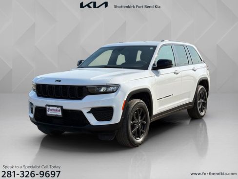 Used 2024 Jeep Grand Cherokee Altitude AWD/4WD image 1