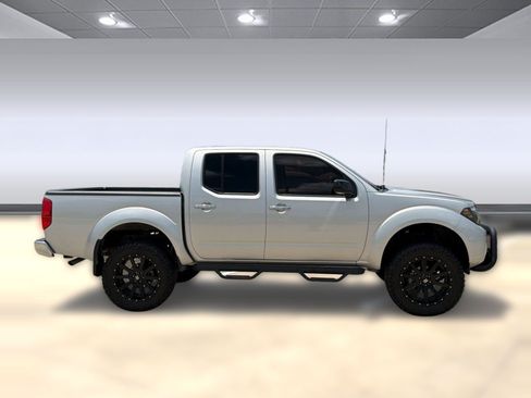 Used 2020 Nissan Frontier SV RWD image 8