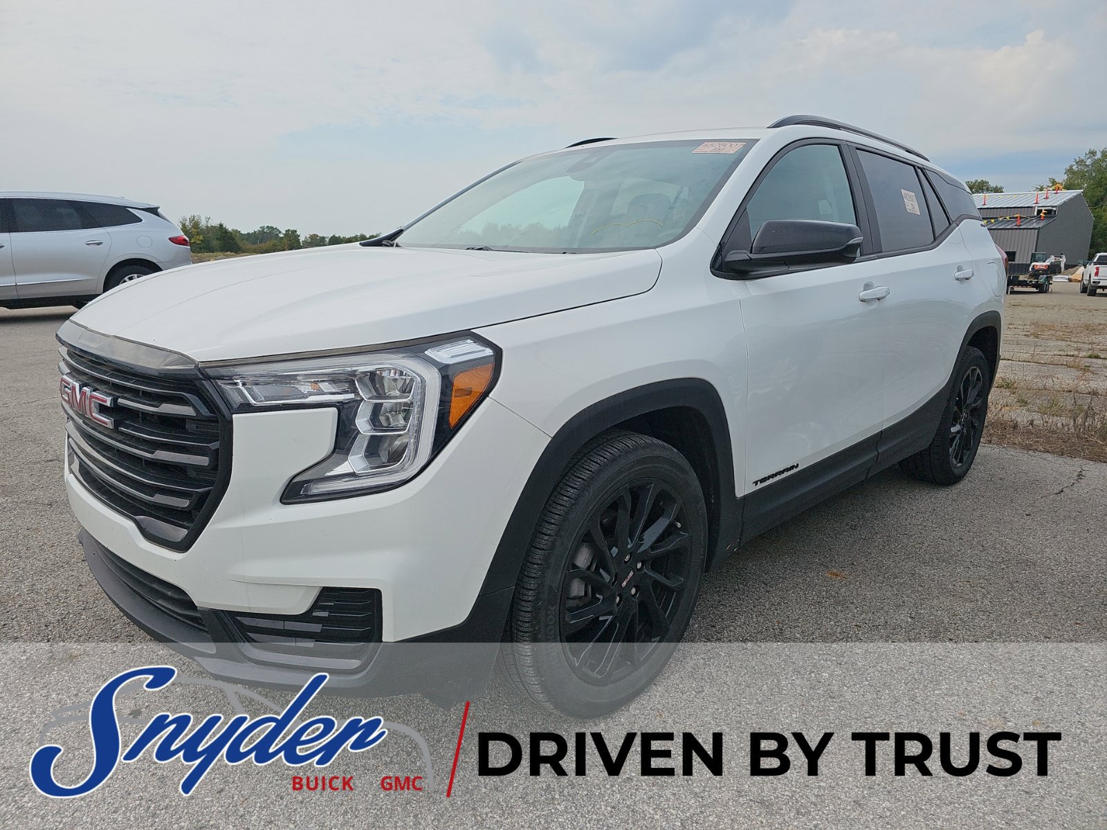 Used 2023 GMC Terrain SLE w/ Driver Convenience Package FWD image 2