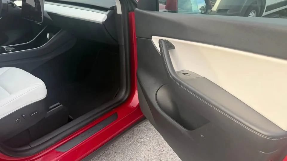 Used 2021 Tesla Model Y 2WD image 15