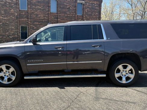 Used 2018 Chevrolet Suburban LT w/ LT Signature Package AWD/4WD image 5