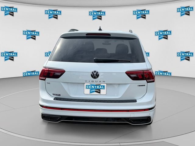 Used 2024 Volkswagen Tiguan SE R-Line AWD/4WD image 4