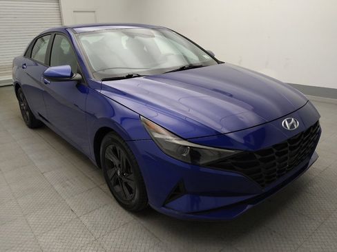 Used 2023 Hyundai Elantra SEL w/ Preferred Accessory Package FWD image 13