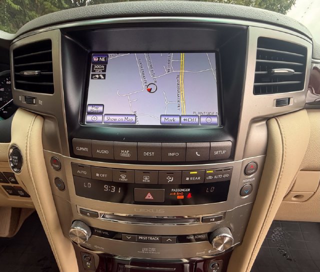 Used 2015 Lexus LX 570 4WD w/ Luxury Package image 24