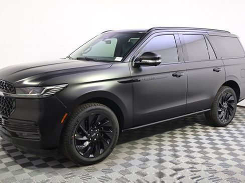 New 2026 Lincoln Navigator Reserve AWD/4WD image 2